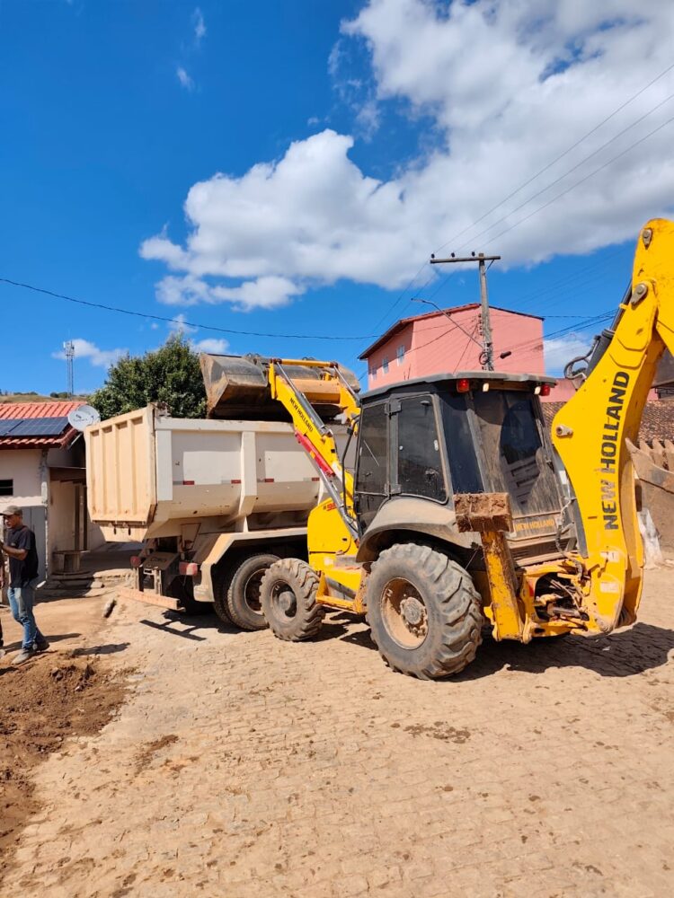 Prefeitura leva força-tarefa de limpeza ao distrito de Limeira