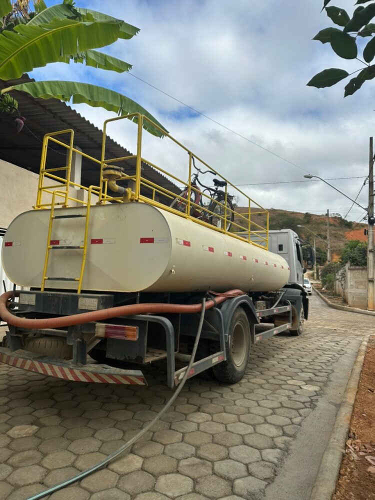 Prefeitura leva força-tarefa de limpeza ao distrito de Limeira