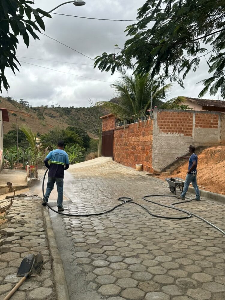 Prefeitura leva força-tarefa de limpeza ao distrito de Limeira