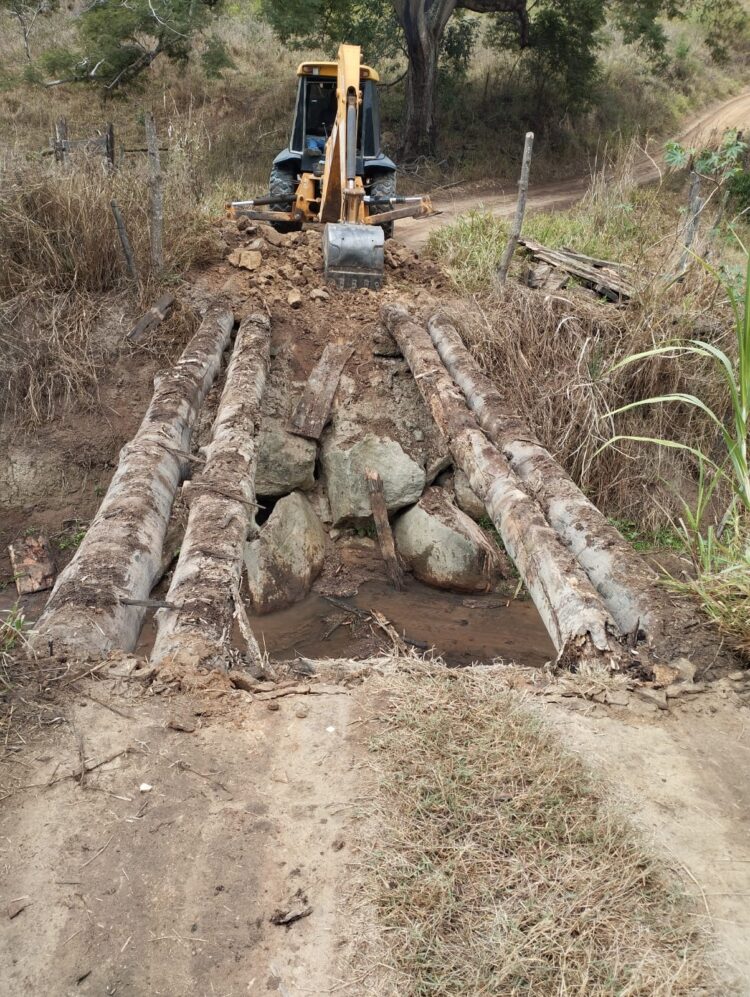 Secretaria de Obras intensifica ações na zona rural e reconstrói pontes nos córregos da Fundanga e dos Ilhéus