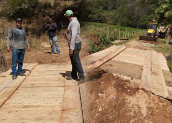 Secretaria de Obras intensifica ações na zona rural e reconstrói pontes nos córregos da Fundanga e dos Ilhéus