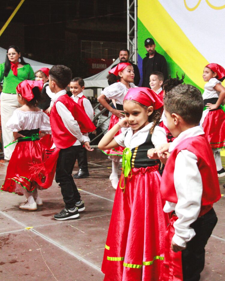 1ª EXPOEDUCA transforma Mantena em um verdadeiro passeio pelo mundo por meio da educação
