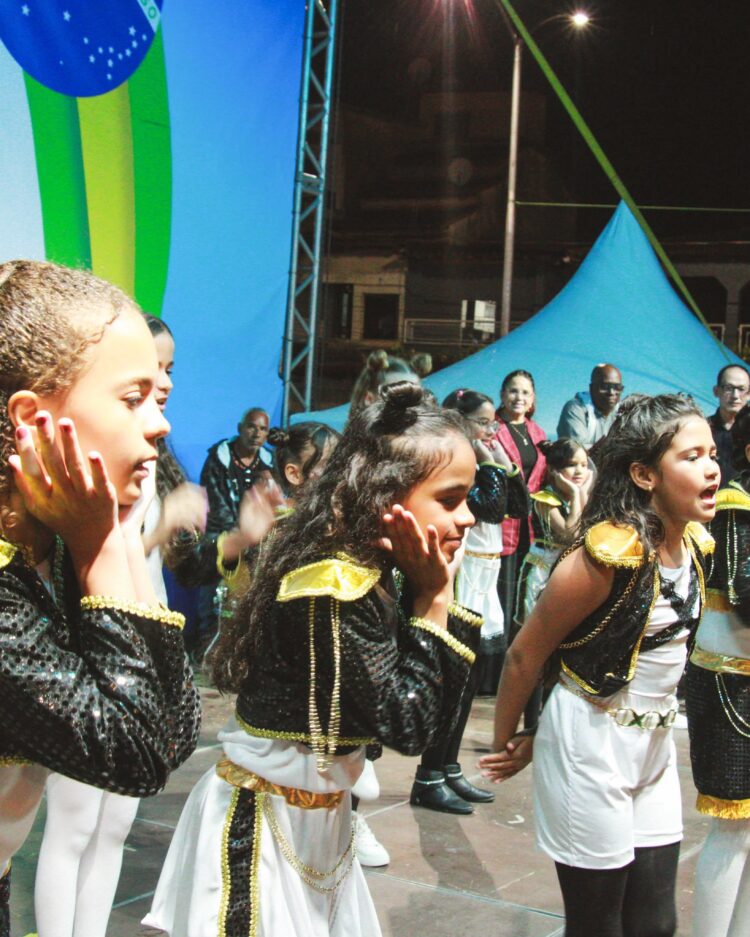 1ª EXPOEDUCA transforma Mantena em um verdadeiro passeio pelo mundo por meio da educação