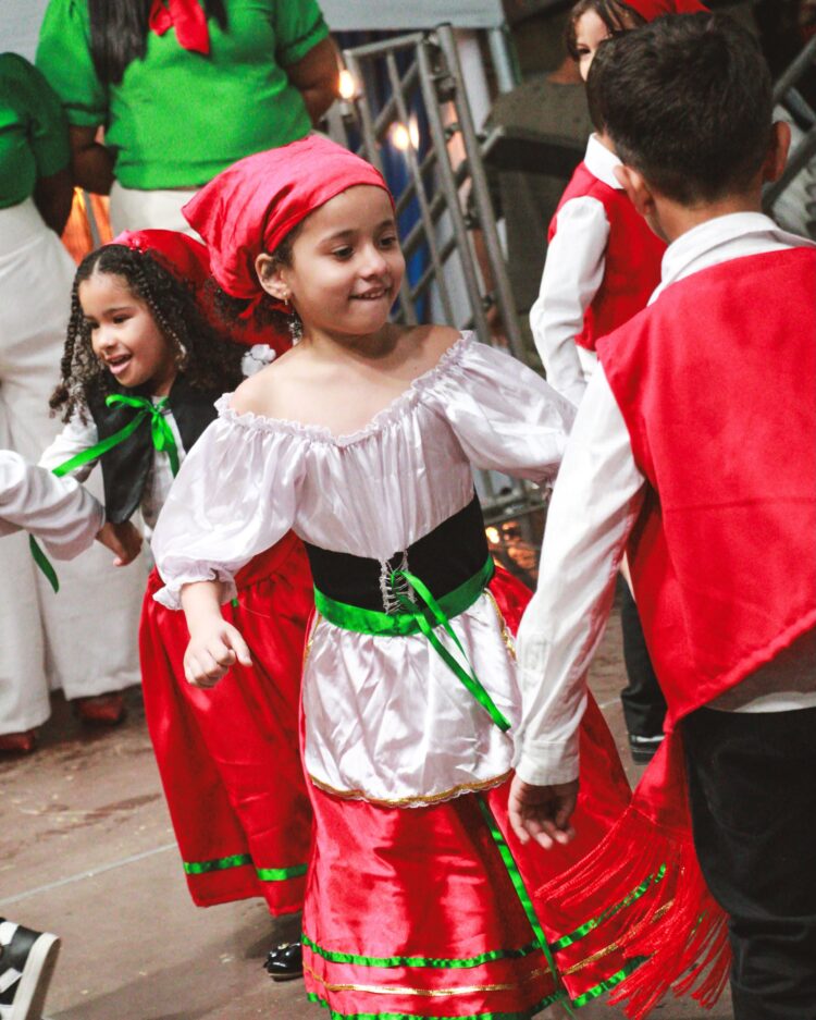 1ª EXPOEDUCA transforma Mantena em um verdadeiro passeio pelo mundo por meio da educação