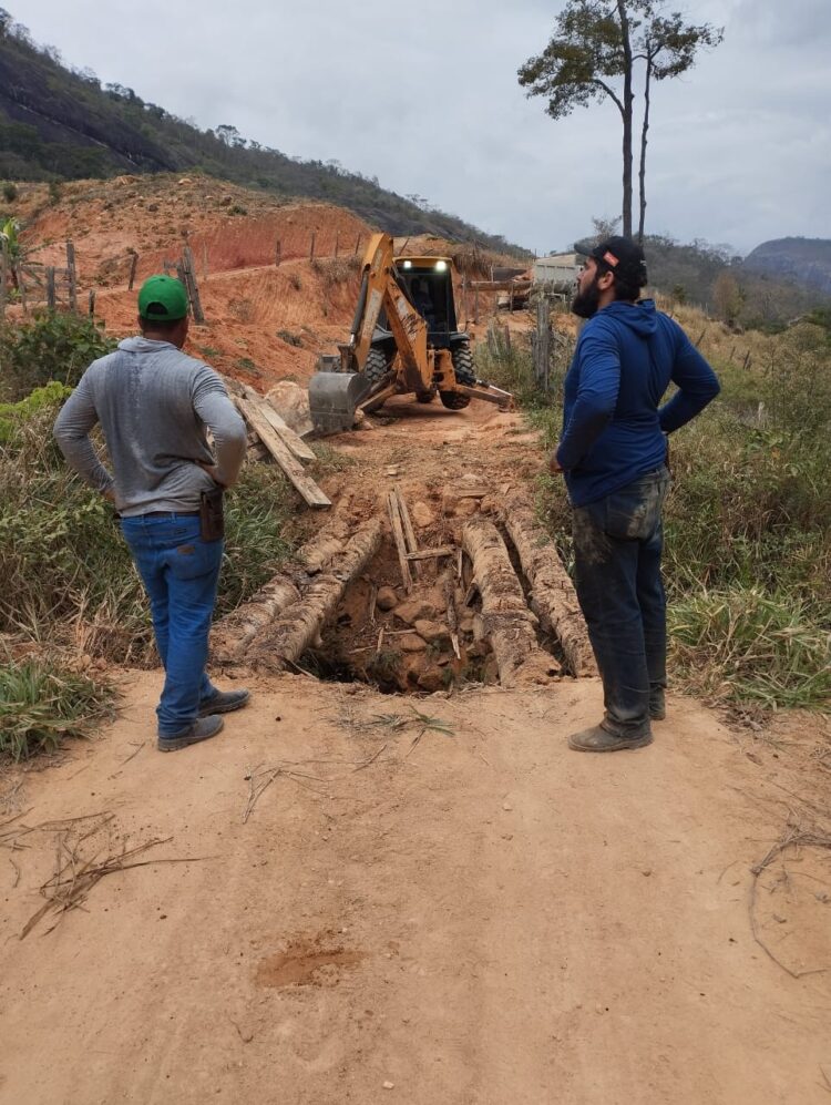 Prefeitura reconstrói ponte no Córrego da Penha e reforça ações na zona rural