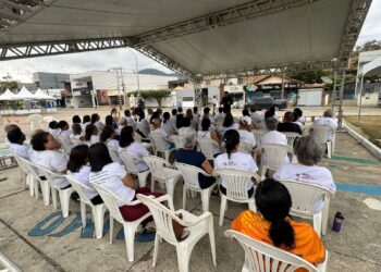Palestra orienta participantes do Projeto Vida Ativa sobre prevenção e saúde dos olhos